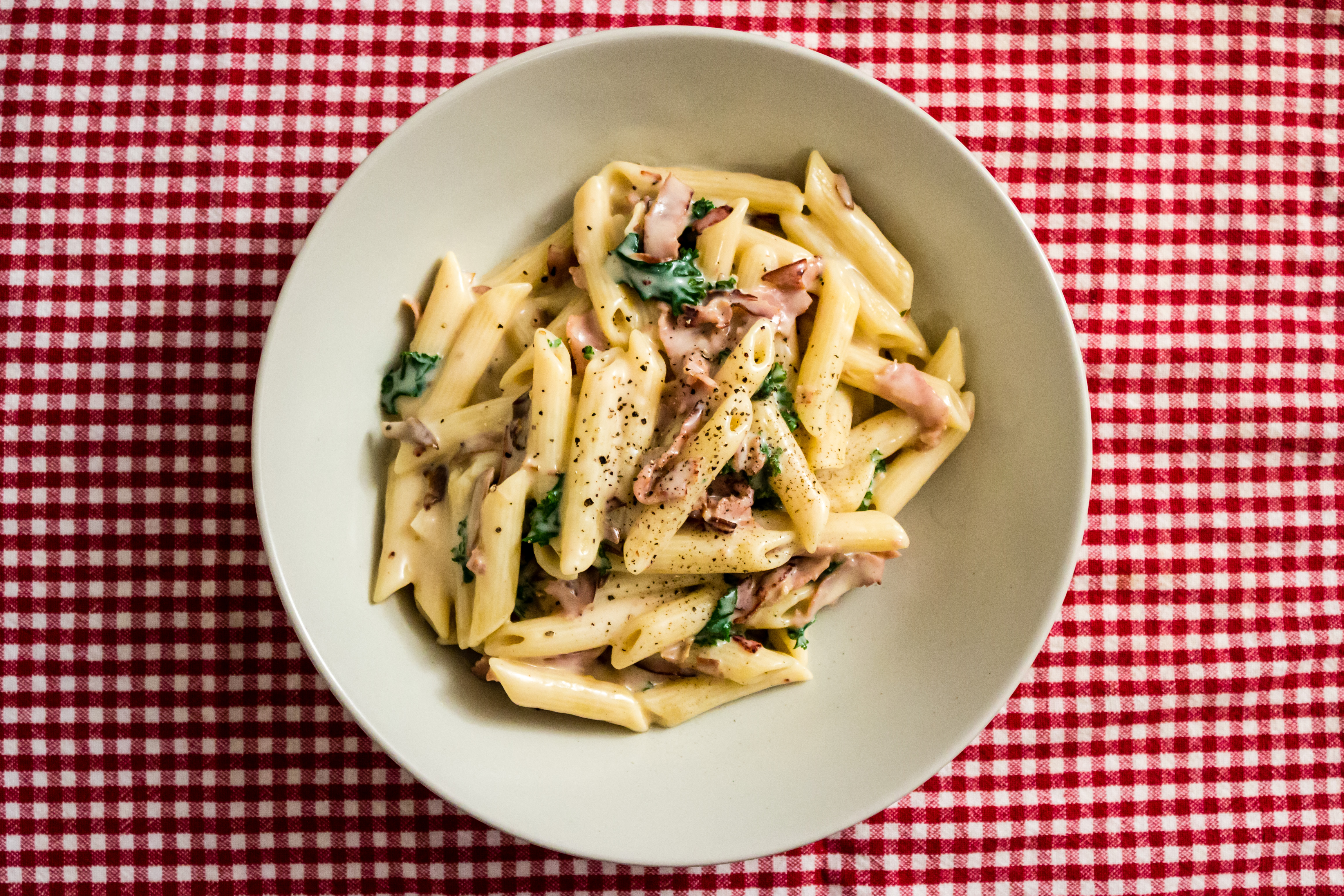 Pasta med ost-, skink- och karljohansås – Äta bör man